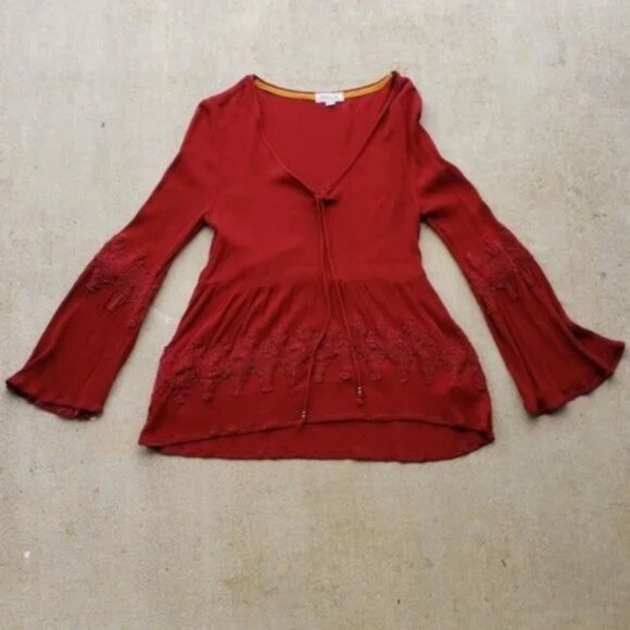 Taylor & Sage Crimson Rust Bell Sleeve Top. - Picture 1 of 6
